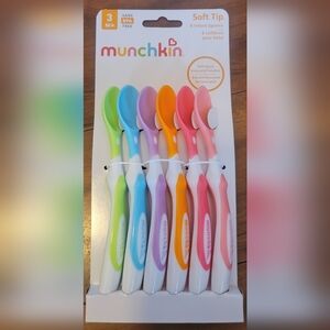 NWT 6 Pack Munchkin Soft Tip Spoons - Vibrant Colors